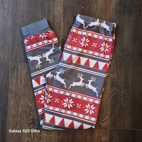 Women Christmas Pajamas - Picture 3 of 3